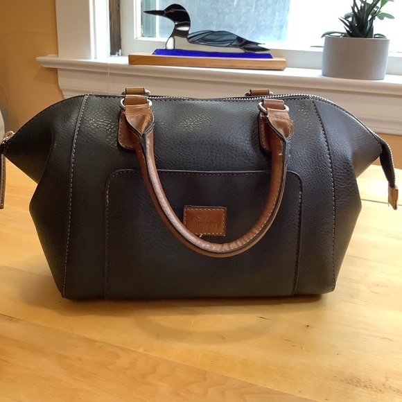 ROOTS 73 Black & Tan Round Bag - Picture 13 of 14